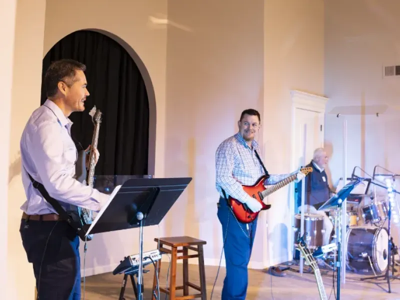 Praise and Worship team at Harvest Desoto.